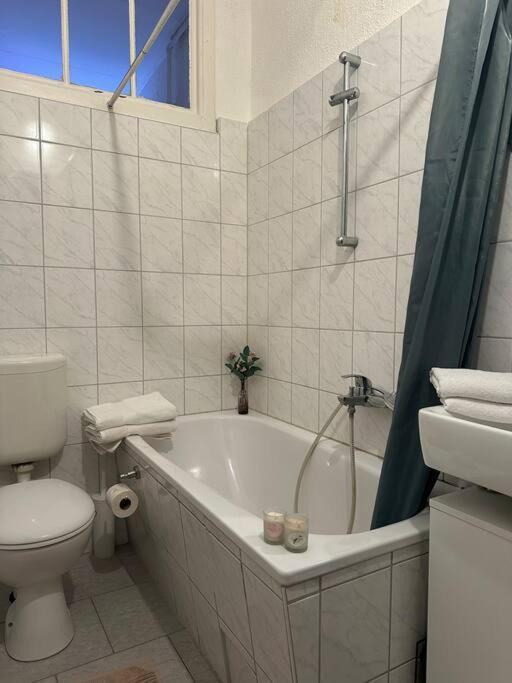 Grosses Apartment Am Kudamm Berlin Kültér fotó